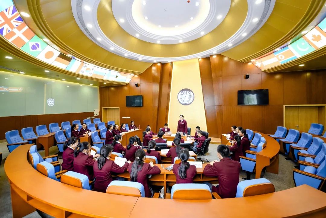 金苹果锦城一中，创办世界一流中学，做好受益终身的教育