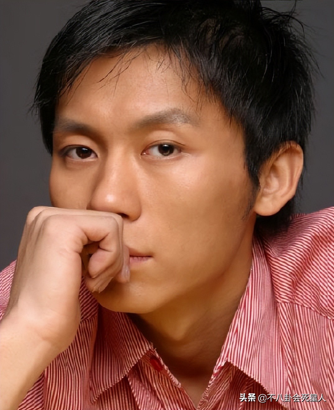 男明星素颜差距有多大张艺兴,张艺兴颜值前后对比