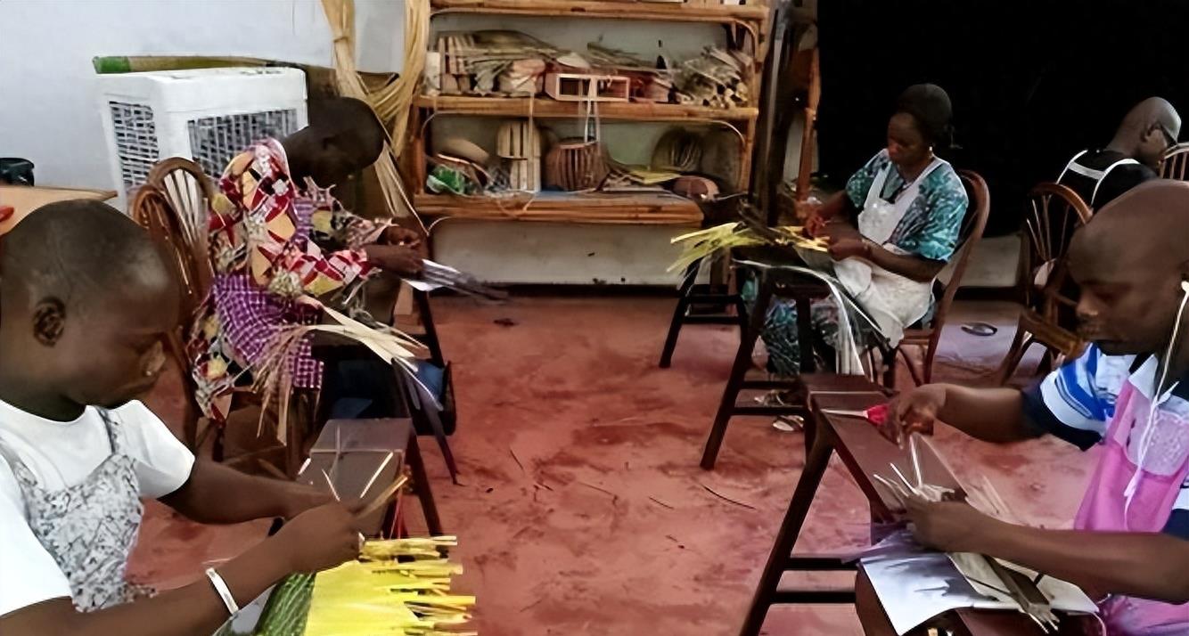 王垚生活助理,王垚乌干达豪宅