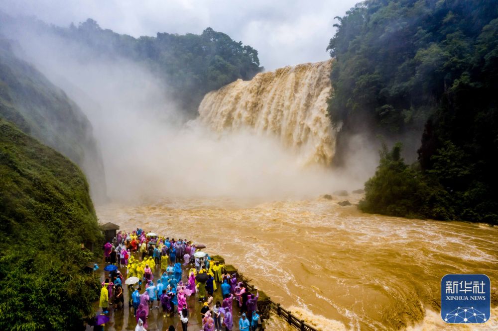 贵州黄果树瀑布水量大增景色壮观,贵州黄果树瀑布进入丰水期