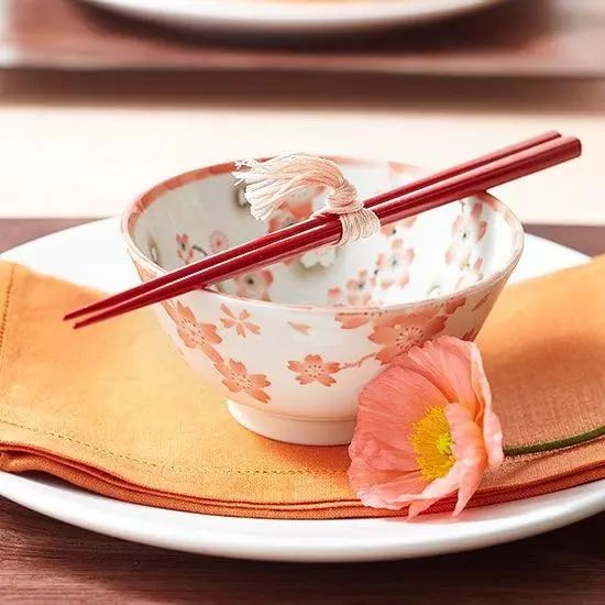 餐桌怎么布置才能提高食欲,餐桌如何布置好看又简单