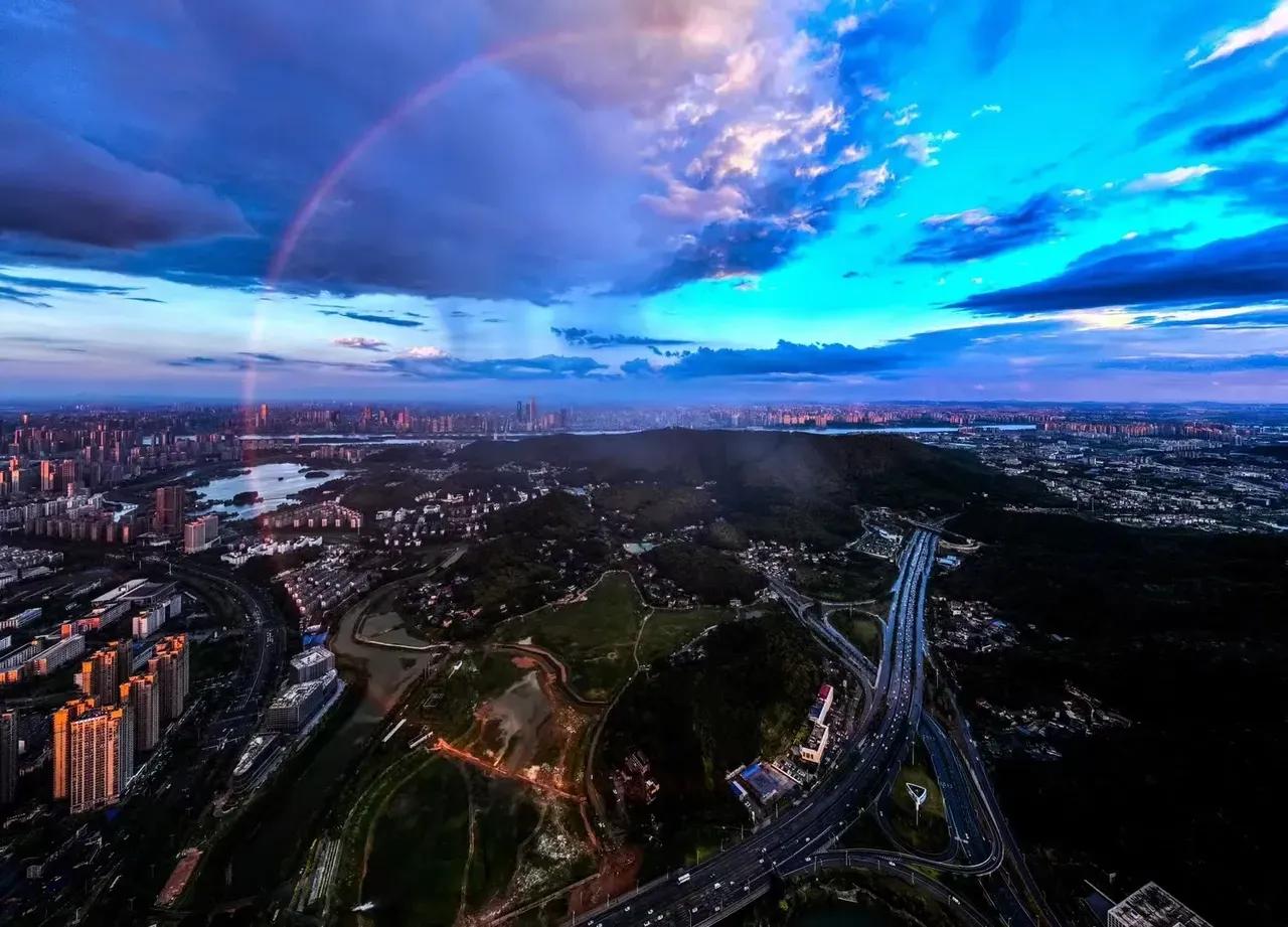 吴晓求人大财政金融毕业致辞,吴晓求炮轰任泽平管清友