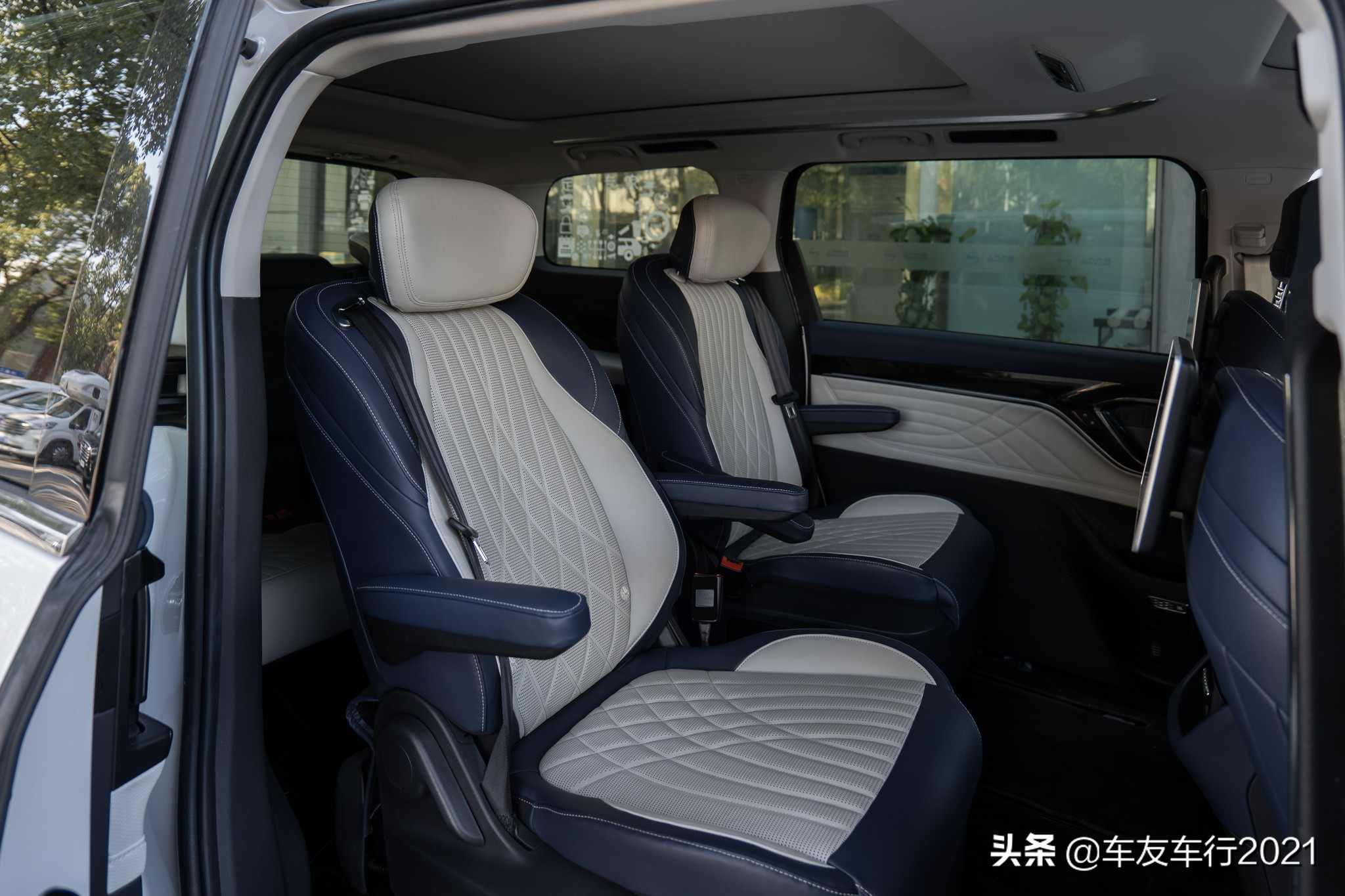 行动不便的人适合坐的车,适合行动不便老人的汽车