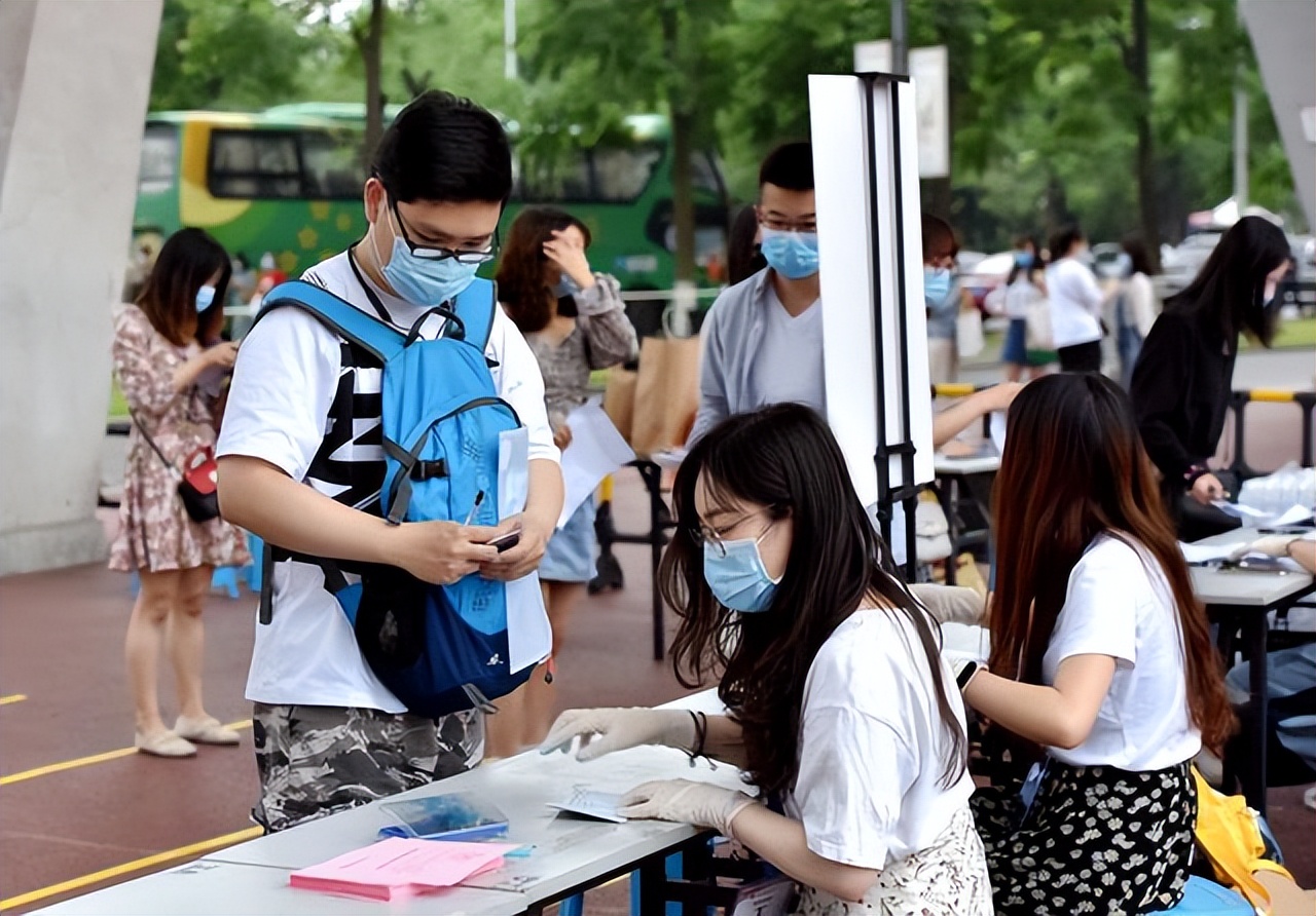 文科专业排名前十名专业,前景最好的十大专业文科有哪些