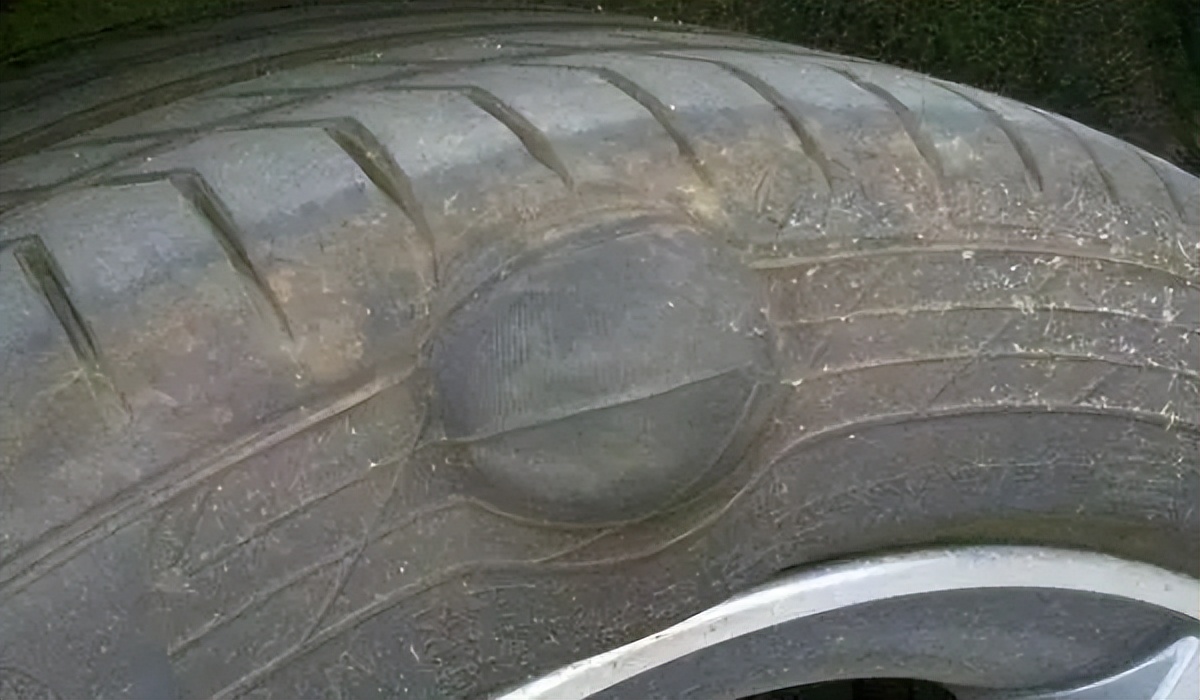 更换汽车轮胎的标准参考什么,轮胎换胎都需要更换什么