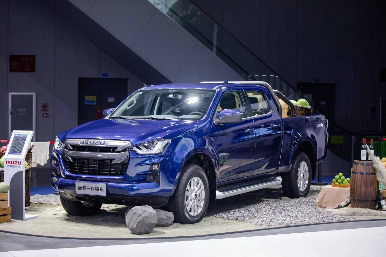 五十铃皮卡铃拓和d-max外观区别,五十铃皮卡铃拓2.5t四驱手动测试