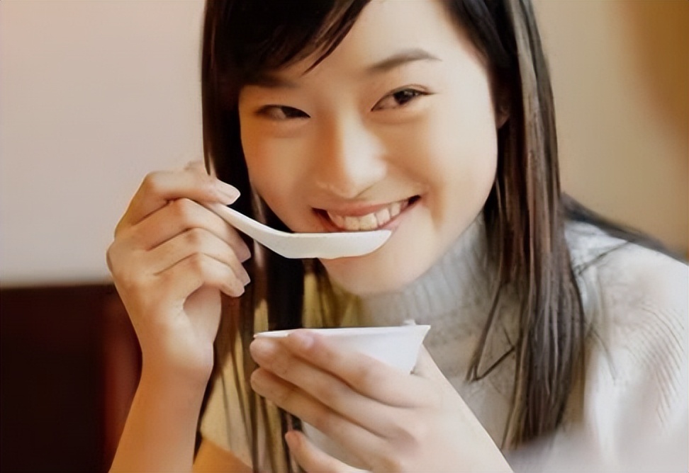 月经含有什么物质,姨妈不小心吃进去了怎么办