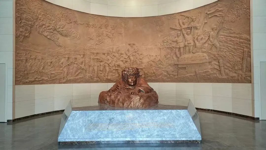 邱少云的一生视频简介,邱少云不同时间的事迹