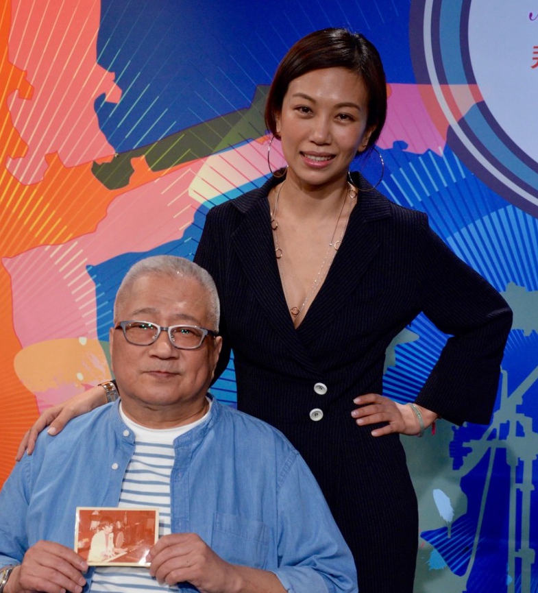 萧敬腾50岁准老婆背景超狂，双硕士星二代，被老萧2000万钻戒套牢