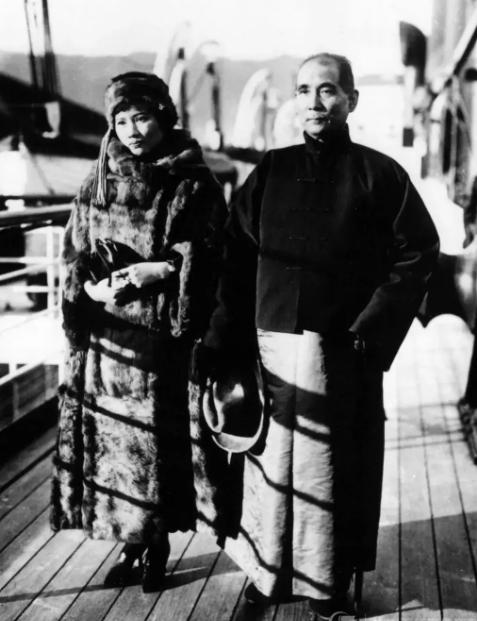 孙中山女儿晚年生活凄惨,拒蒋介石帮助后给*小平邓**写信:希望照顾