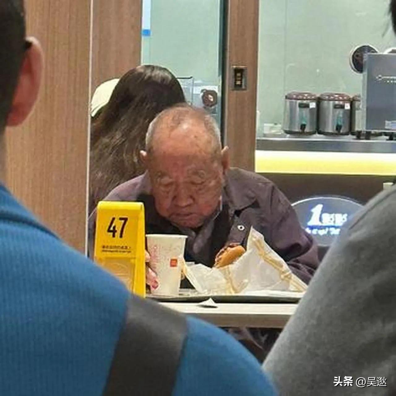 肯德基吸管后续,肯德基吸管引吐槽