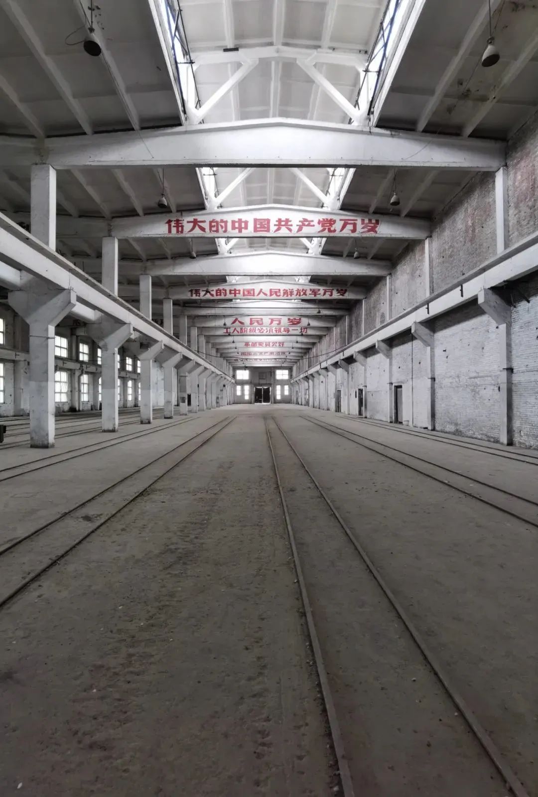 这首童谣背后藏着惊天秘密：小皮球，架脚踢，马兰开花二十一