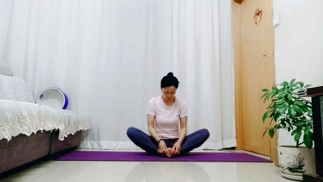 失眠多梦瑜伽动作,失眠睡前瑜伽姿势图解女