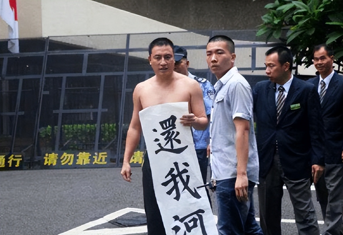 上海小伙放火烧靖国神社,火烧靖国神社小伙现状