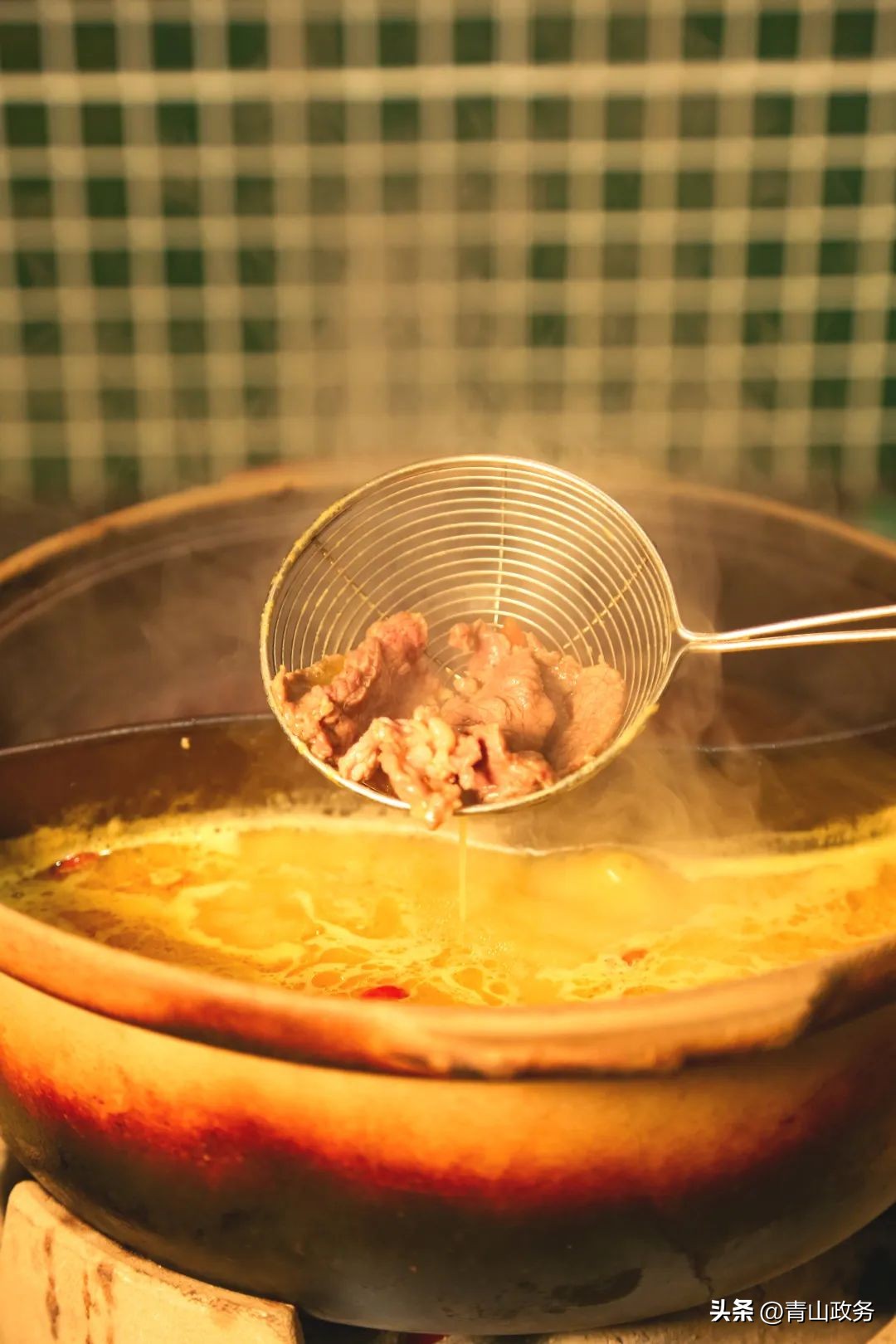 打卡恩施街｜在小马驹港式打边炉，组一个“朋克养生”局