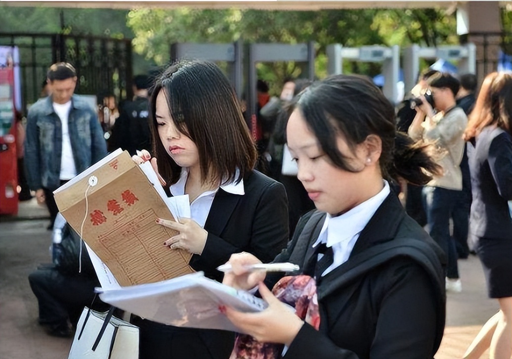 大学生交了社保影响考教师编吗,大学生交社保影响考教师编吗