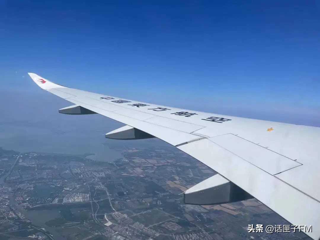 民航最高礼仪迎接c919飞机,商业首航成功c919过水门现场