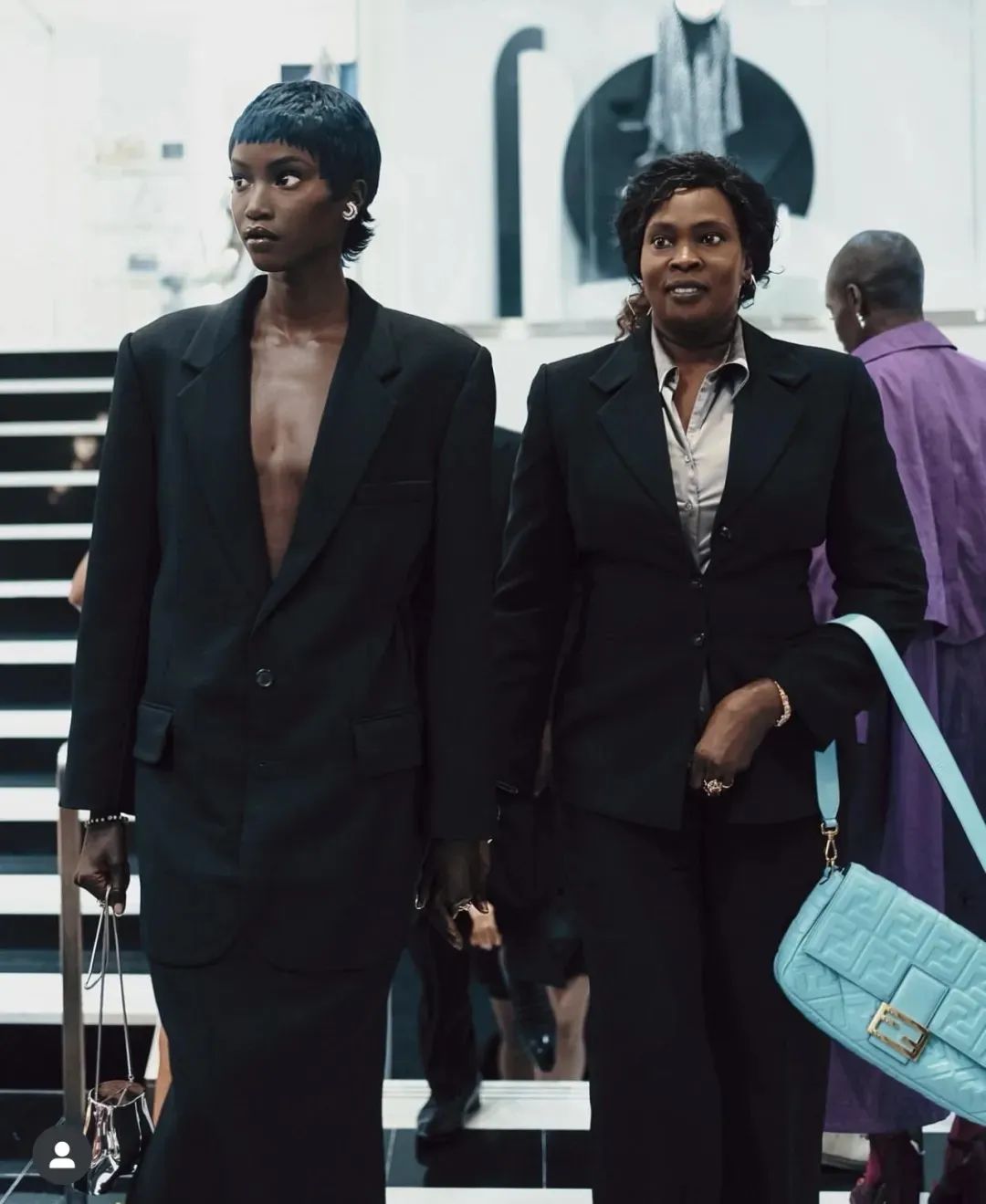 穿黑色套装,秋冬穿黑色套装