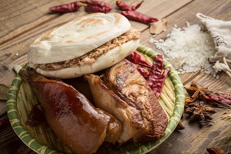 70岁老人胆囊息肉能微创手术吗,78岁胆囊息肉要动手术吗