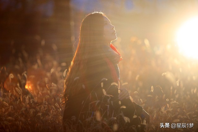 心胸要豁达开阔志向要坚定从容,心存高远要有远大抱负