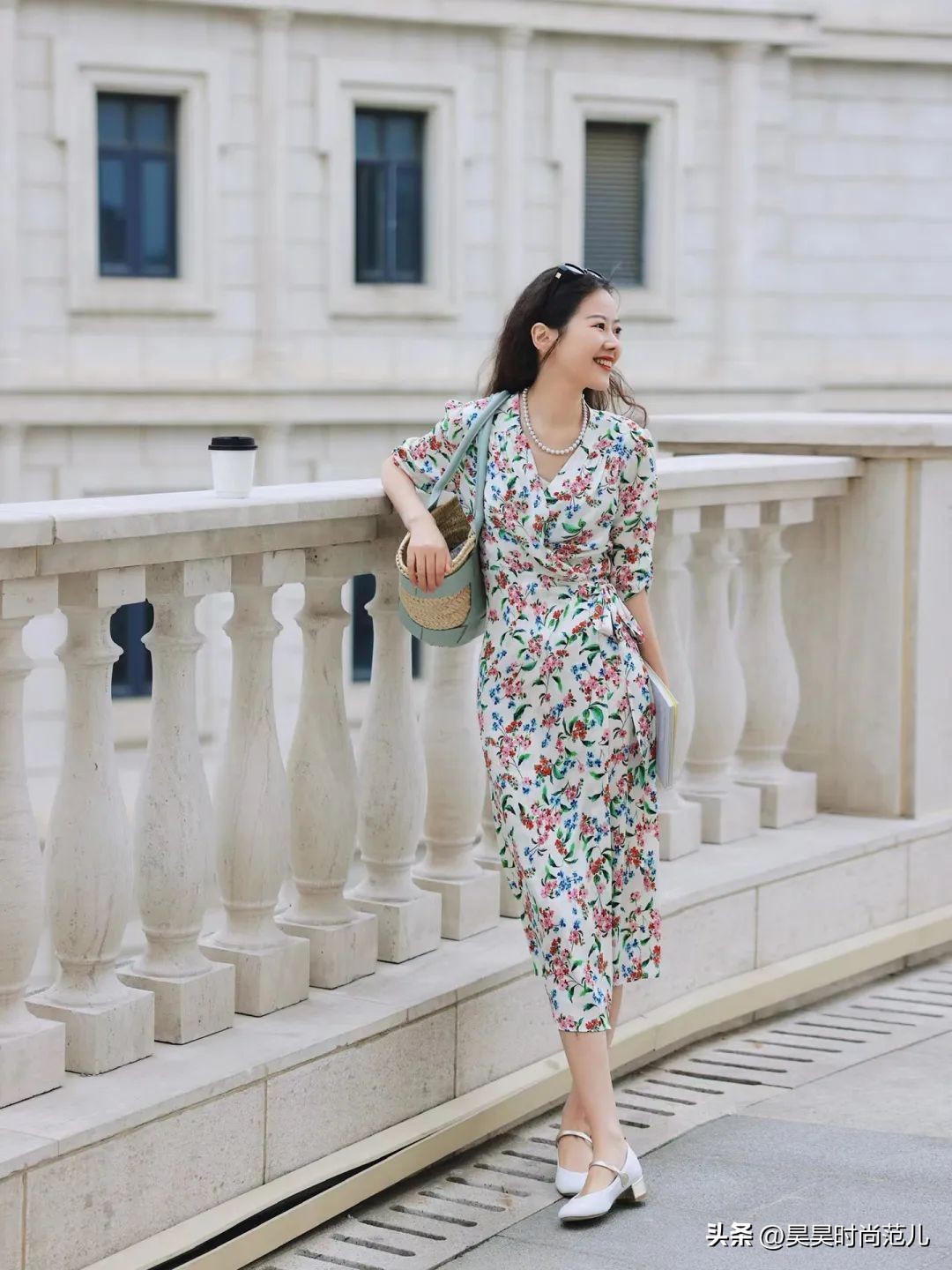碎花裙怎么搭可以美一个秋天,碎花裙怎样搭配出时尚感好看