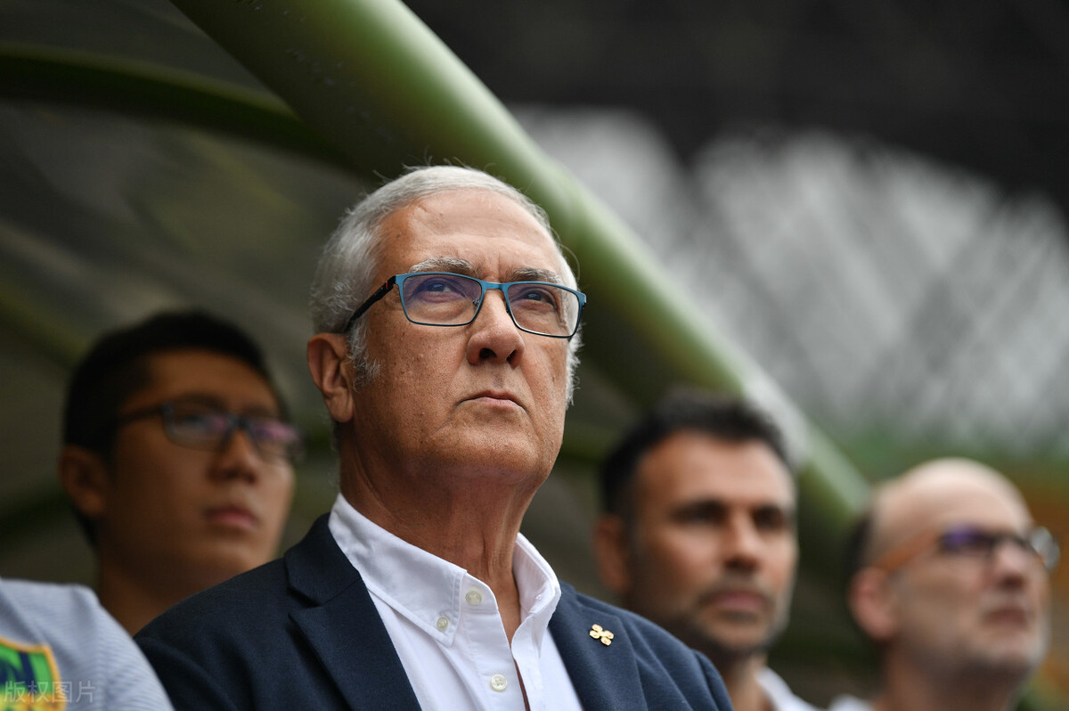 李铁留任国足帅位最合理的选择,李铁出线12强