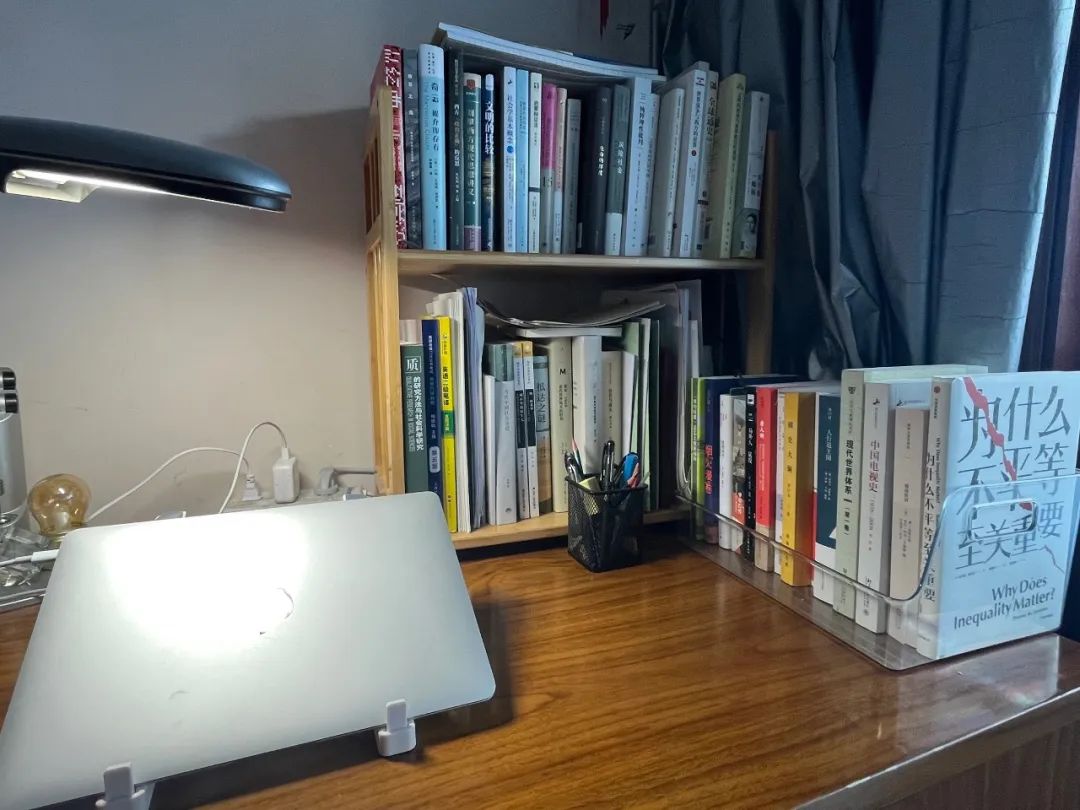 抑郁博士生通宵十夜写论文晕厥,抑郁博士生