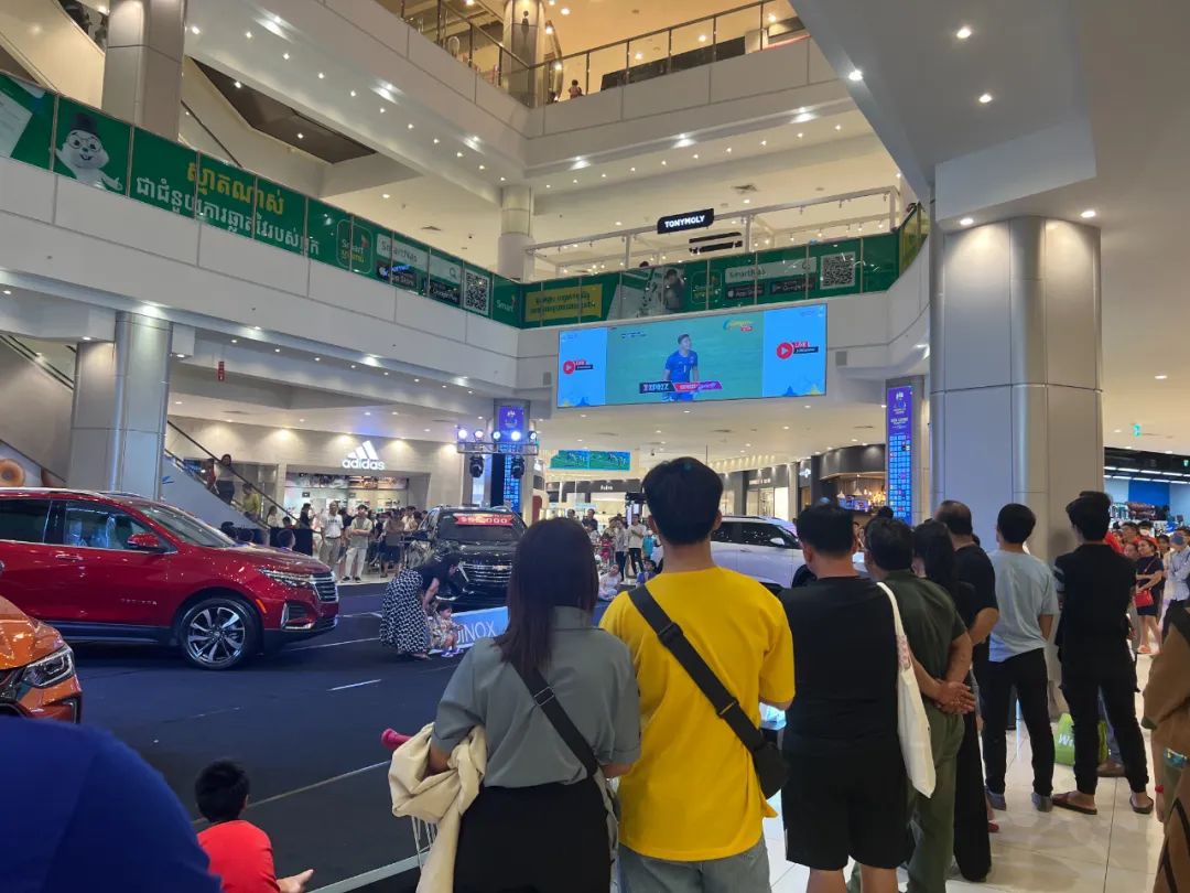 柬埔寨人玩足球,柬埔寨足球现场