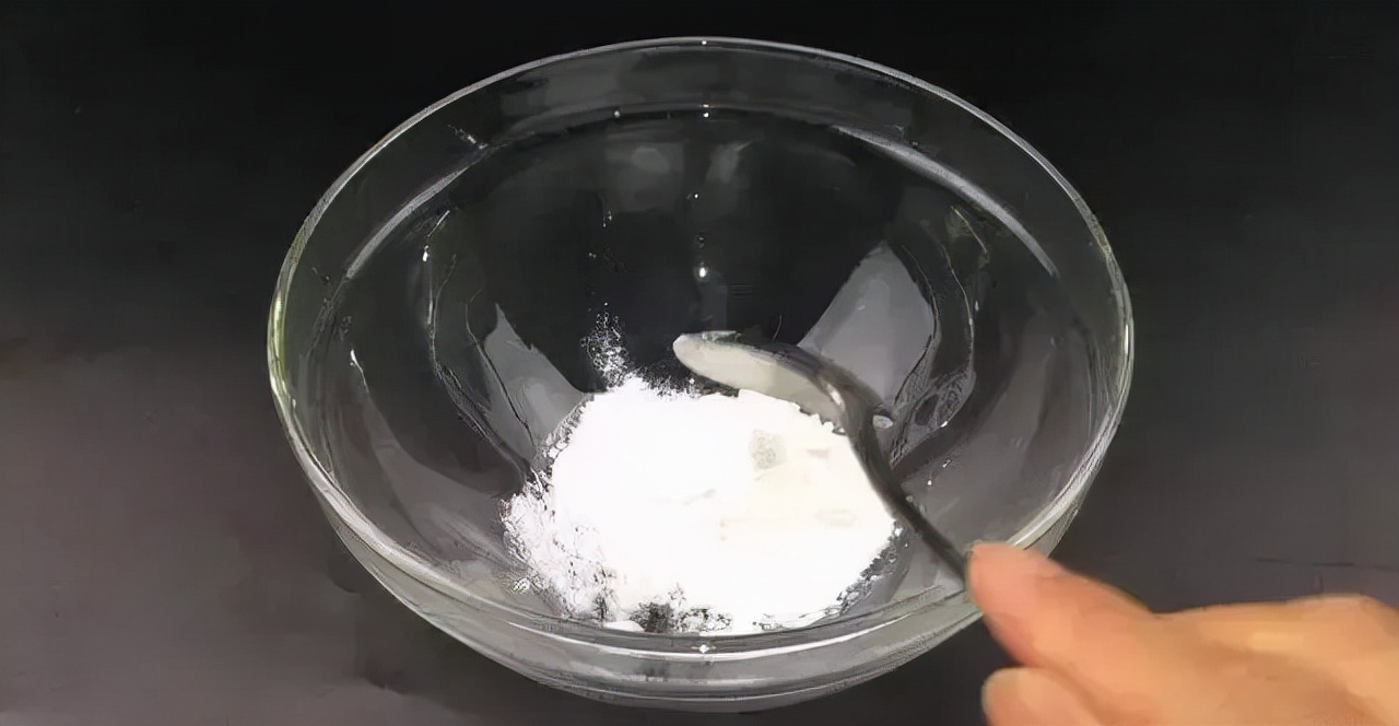 怎么洗发黄的羽绒衫,白色羽绒服洗了会发黄怎么回事