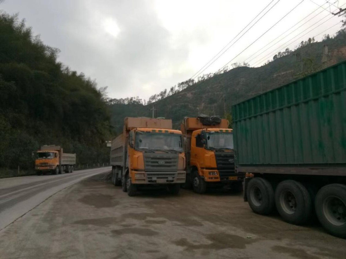 小镇故事脑瘫,小镇故事简介