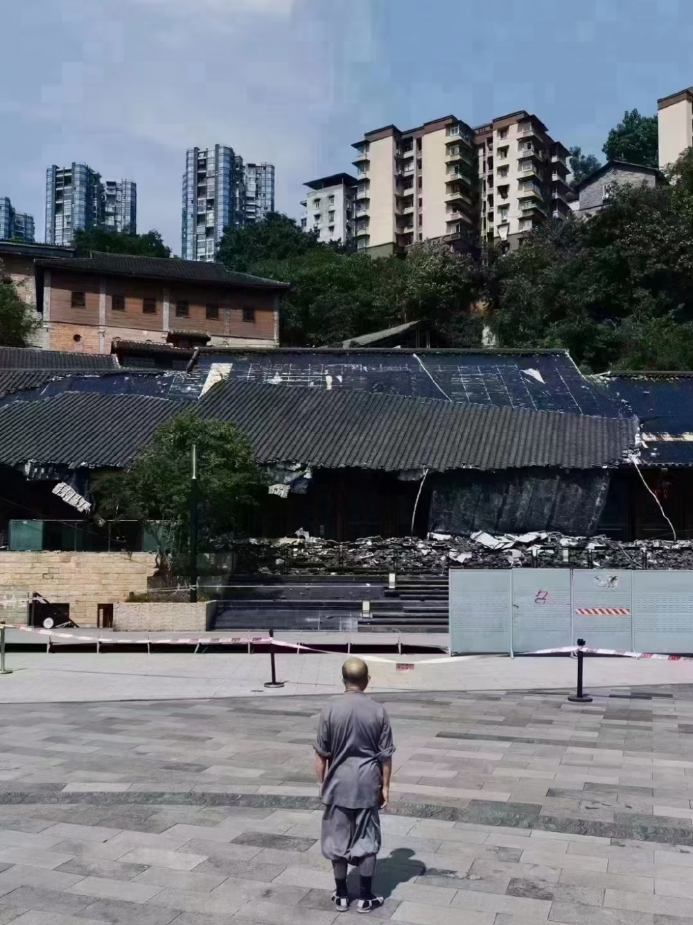 重庆特重等级高温有多厉害？重庆一博物馆热化了地铁站直梯停用了