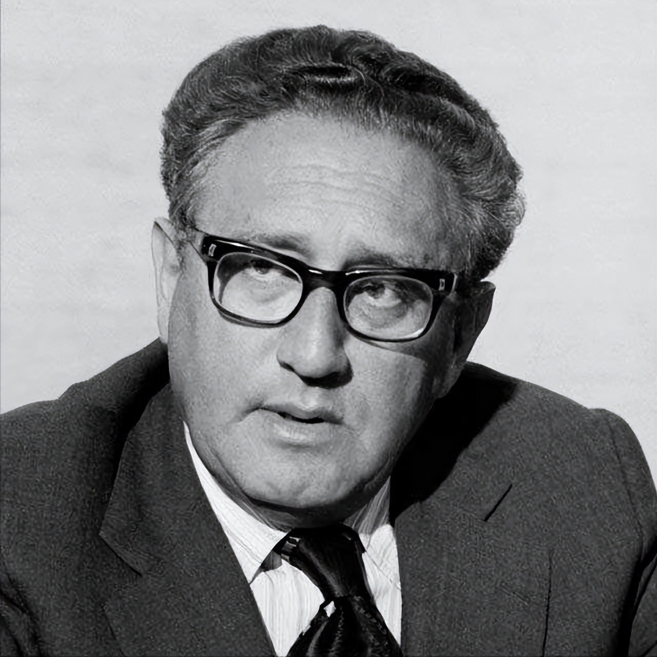 72年尼克松访华，炫耀美国原*弹子**数量，周总理一句话让他哑口无言