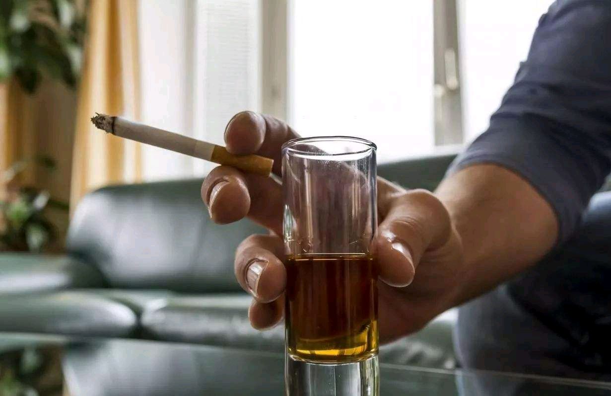 老烟民注意三个时间段要克制住,烟瘾太大能慢慢减少吸烟量吗