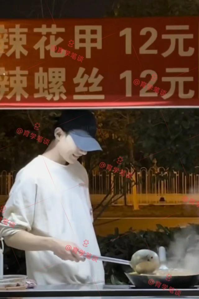 19岁男生在大学城炒龙虾，颜值引女生守在直播间，高峰时有9万人