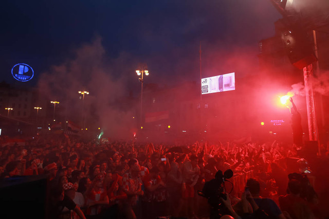 欧冠5轮曼城vs莱比锡,曼城3-2逆转夺冠球迷