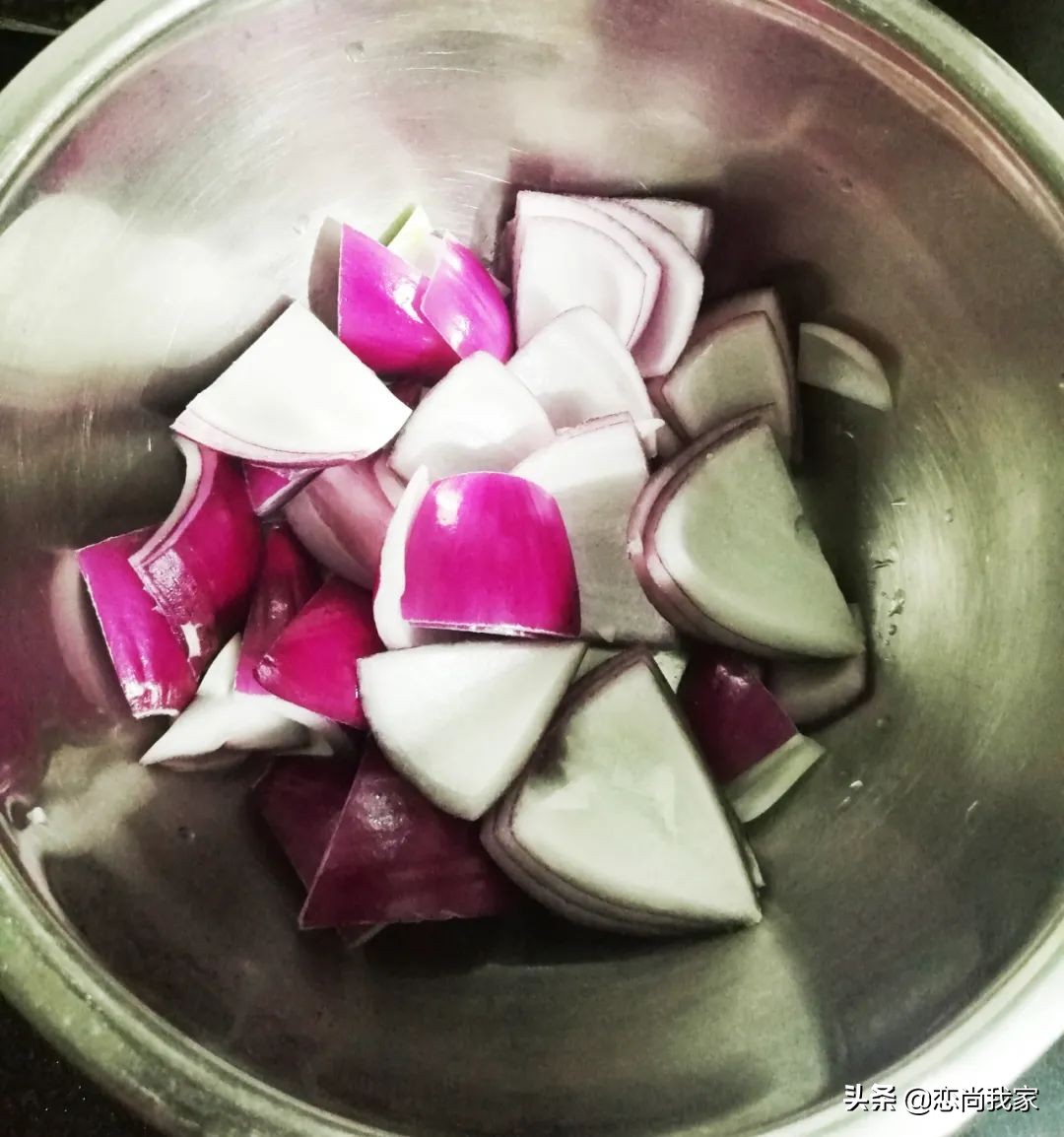 这个泡椒洋葱红烧鸡过年家里聚餐可以有，鸡肉去腥焯水就错了