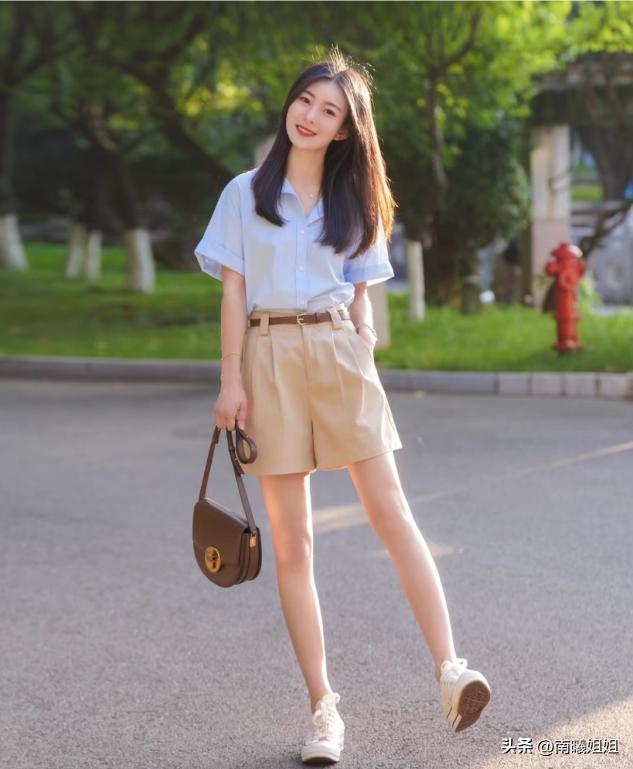 洋气时髦短裙短裤,穿短裙怎样穿显腿又长又细
