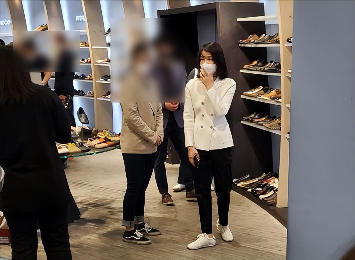 韩国总统夫人金建熙穿搭,韩国现任总统夫人美照