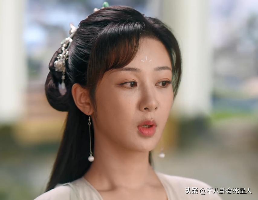 杨紫王一博对比照,杨紫王一博对比