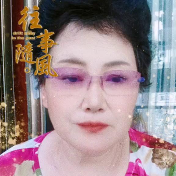 一脚踢到残疾老人的女子,一女子在医院猛踹病人