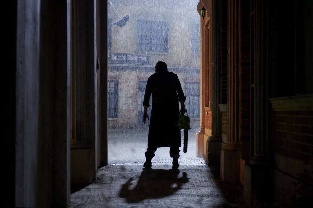 白发老妇在血色中“一夜回春”?通过杀戮释放欲望,只能说太奇葩