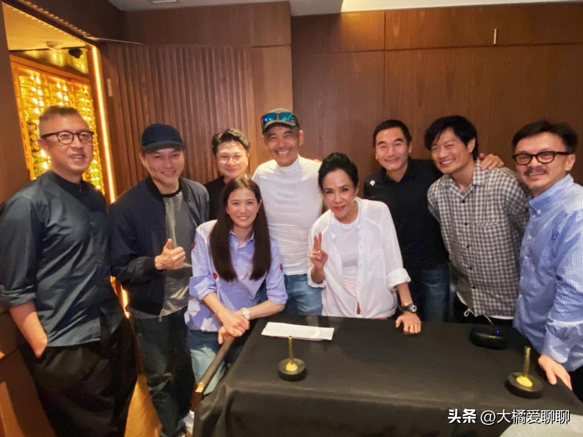 周润发是否对袁咏仪动心,周润发袁咏仪亲密动作