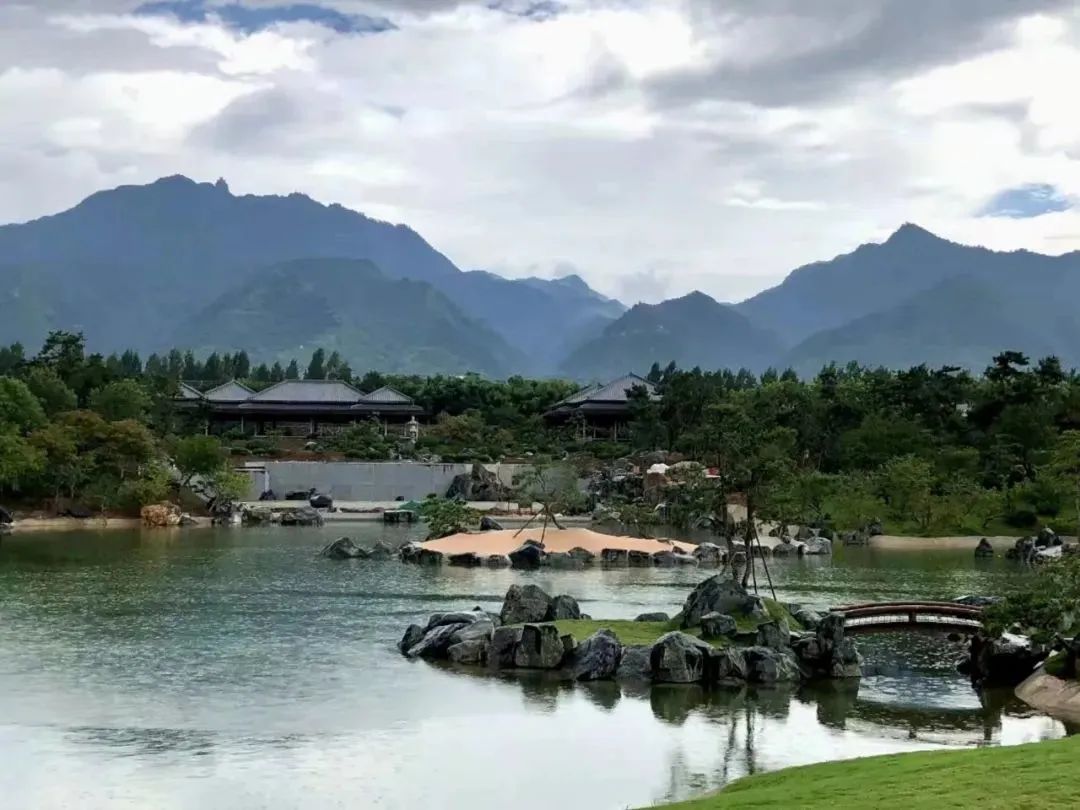 他用30年打造了一片世外桃源,他用4年为妻子打造了1200亩花园