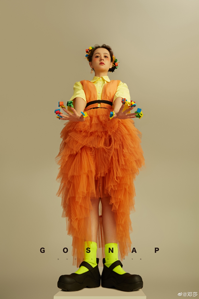 35岁邓莎晒美照,邓莎惊艳写真照片