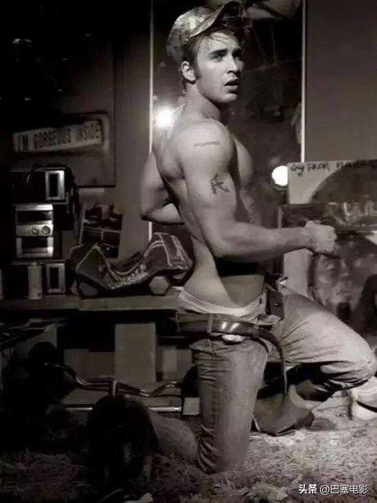 有一种性感，是男明星们的翘臀，恰到好处的刚刚好