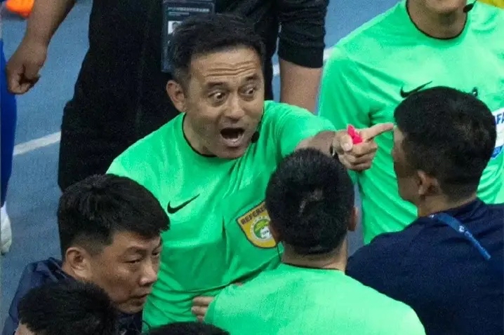 泰山客场女球迷被围堵,泰山天津女球迷