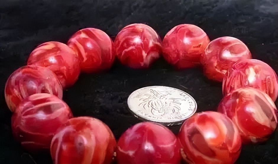 李子果核手串包浆玉化的效果,蛤蟆头核桃手串包浆玉化图片