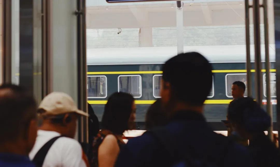 在老挝坐高铁,在老挝的中国高铁