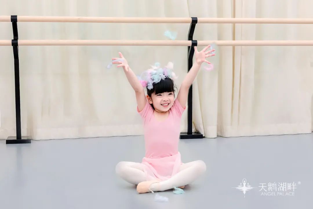 英皇芭蕾线上教学,学英皇芭蕾的走向