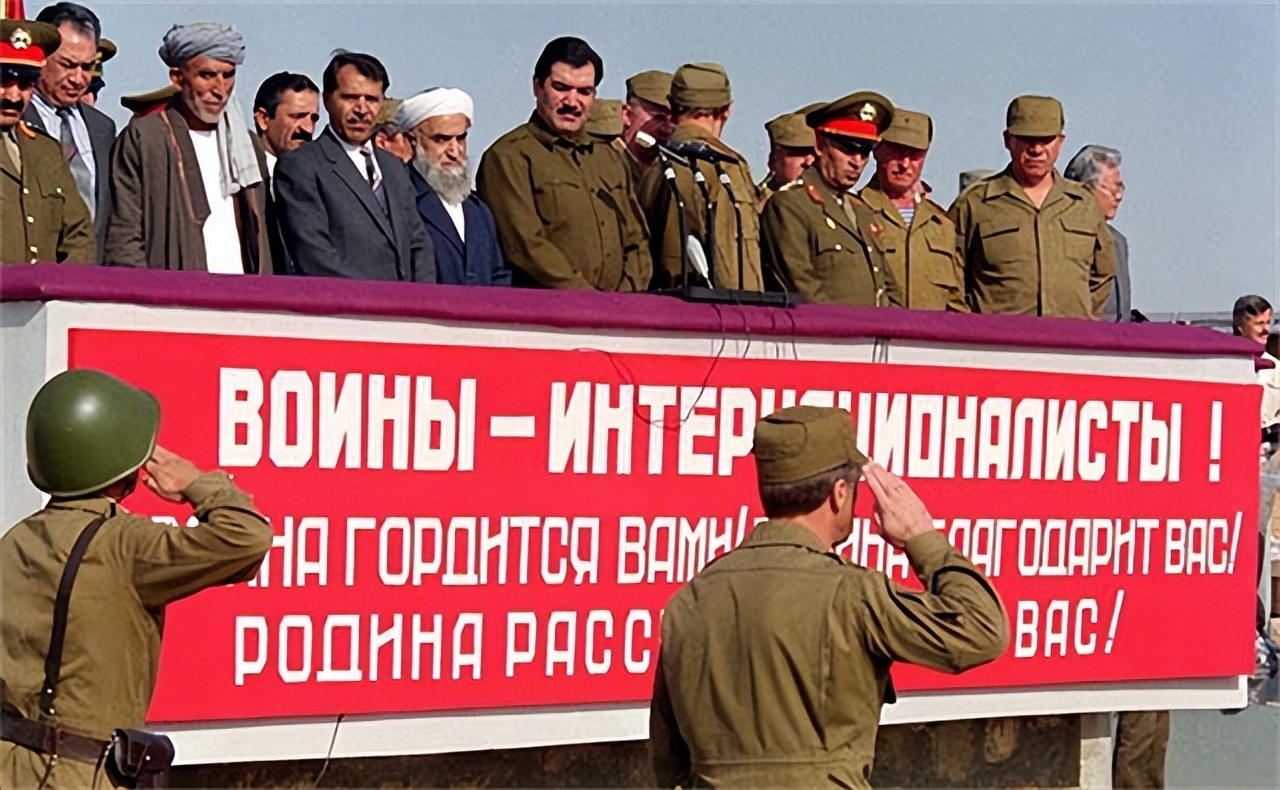 1996年，阿富汗的前总统纳吉布拉，遭遇残忍阉割，尸体被扔臭水沟